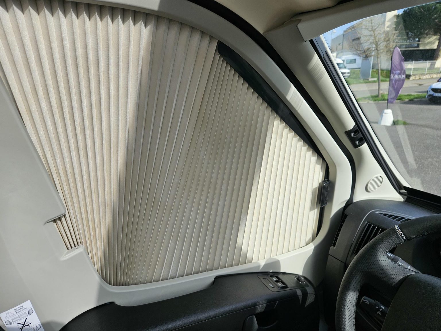 Fourgon Magellan 643 Campérêve - Fenêtres et occultants