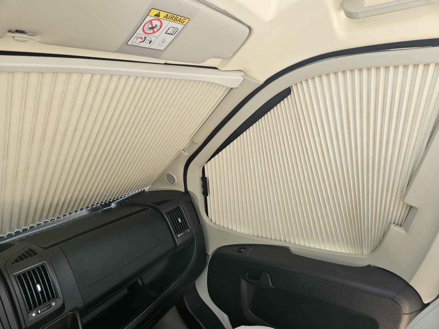 Fourgon Magellan 643 Campérêve - Fenêtres et occultants