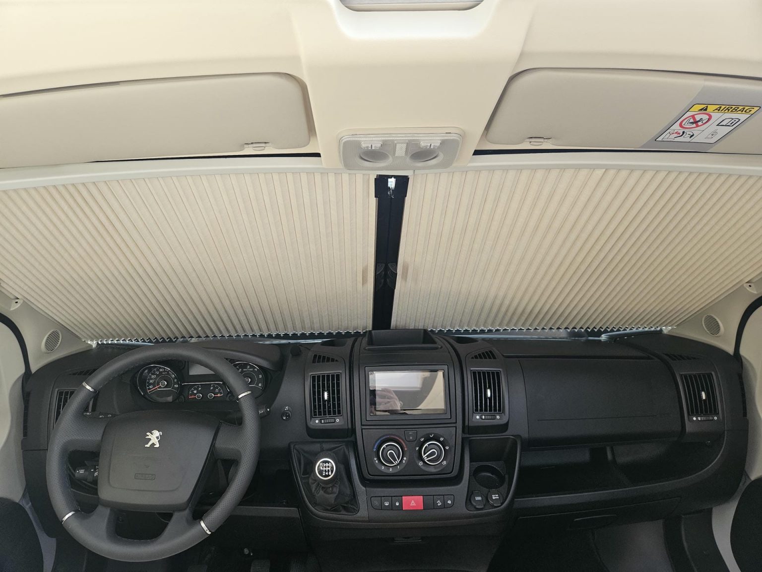 Fourgon Magellan 643 Campérêve - Fenêtres et occultants