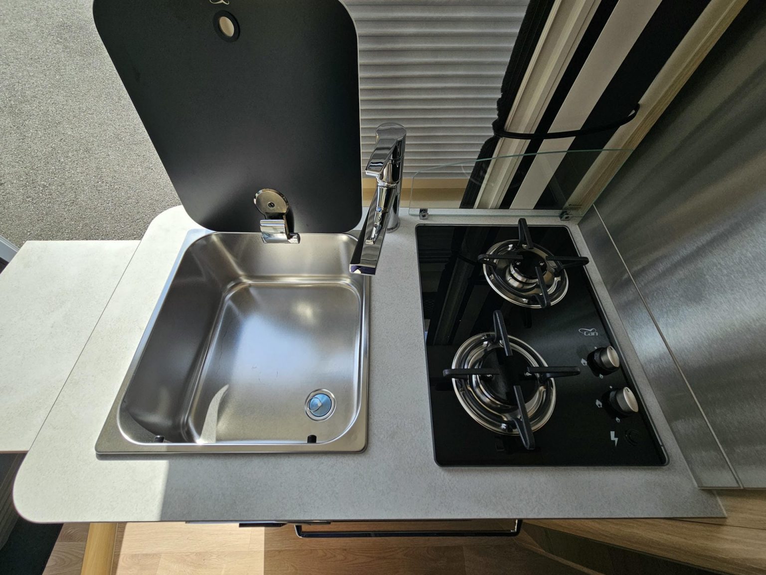 Fourgon Magellan 643 Campérêve - Cuisine