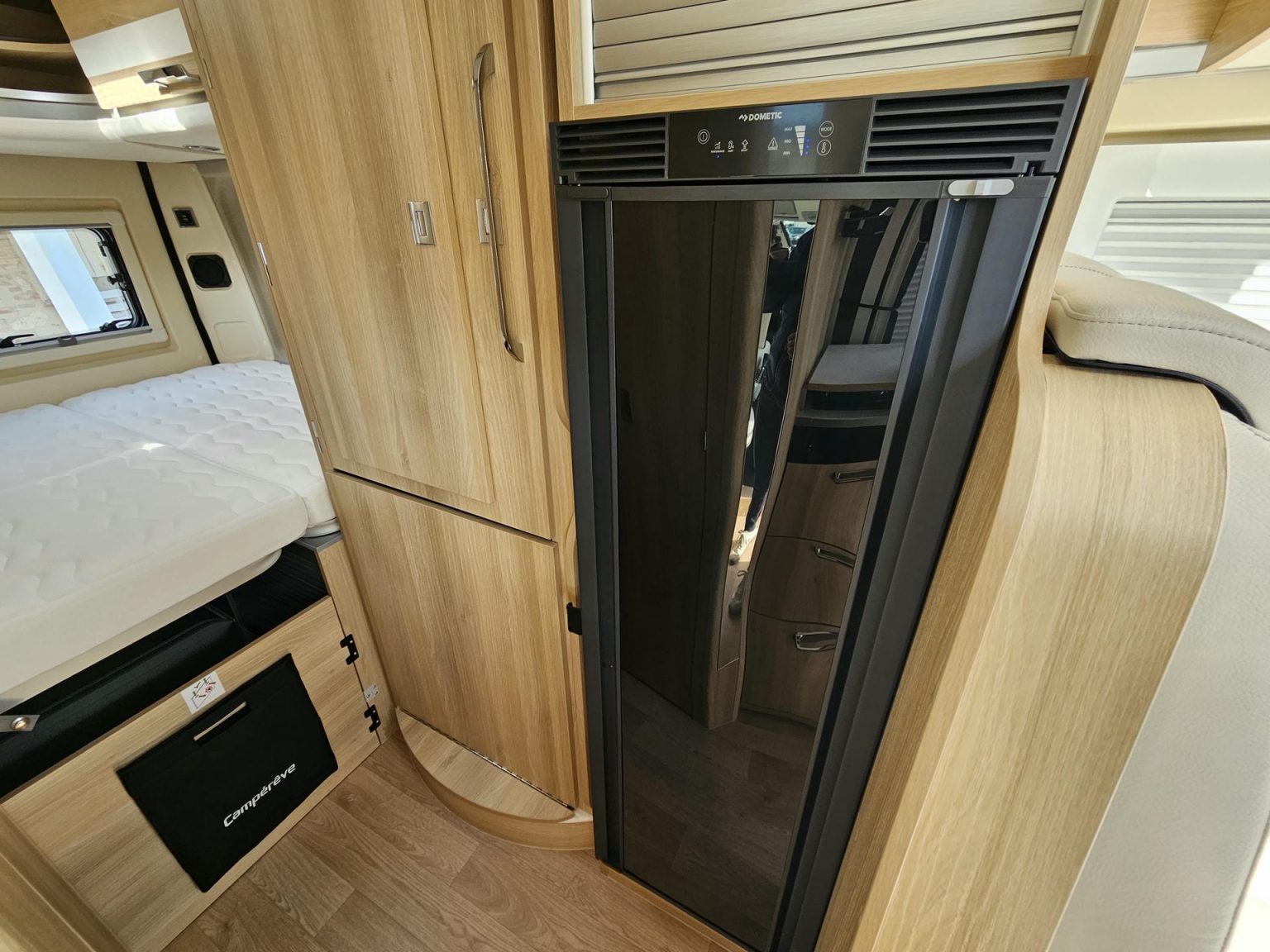 Fourgon Magellan 643 Campérêve - réfrigérateur