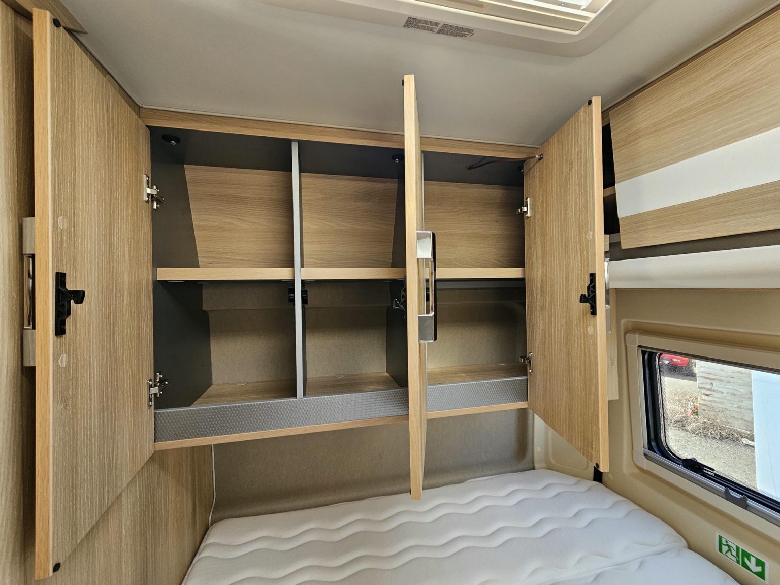 Fourgon Magellan 643 Campérêve - rangements