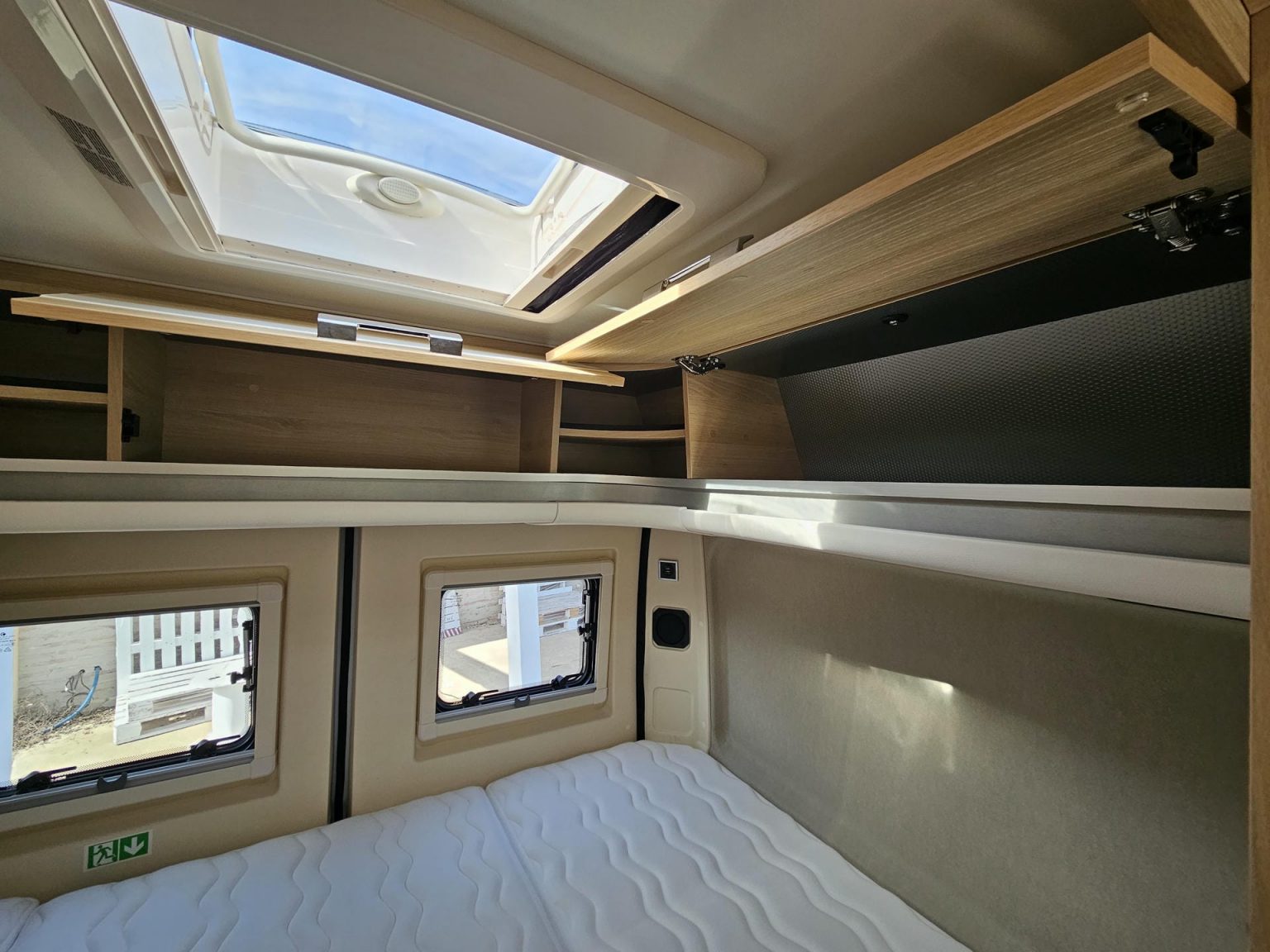 Fourgon Magellan 643 Campérêve - rangements