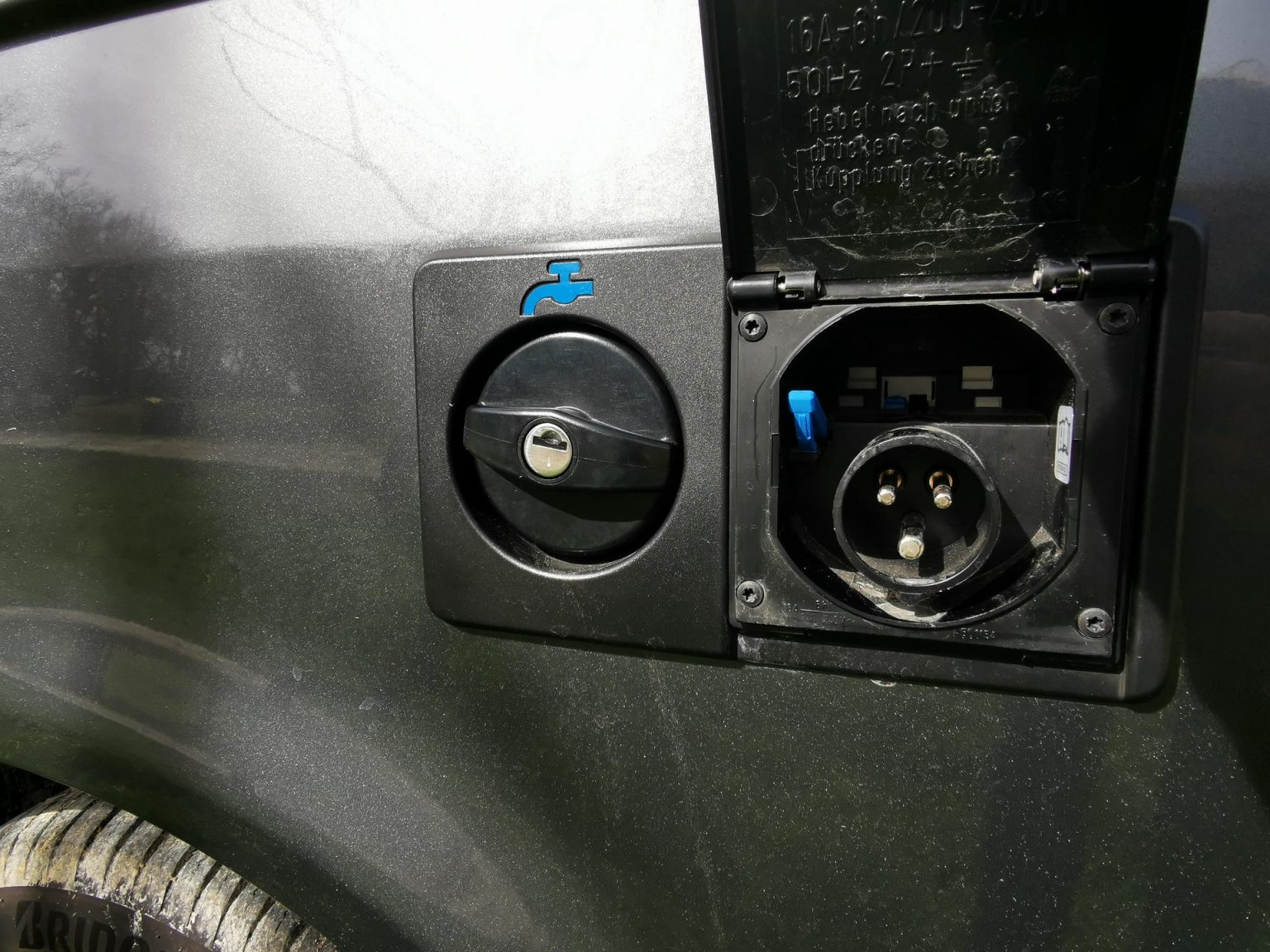 Volkswagen California T6.1 - réservoir et prise pour recharge