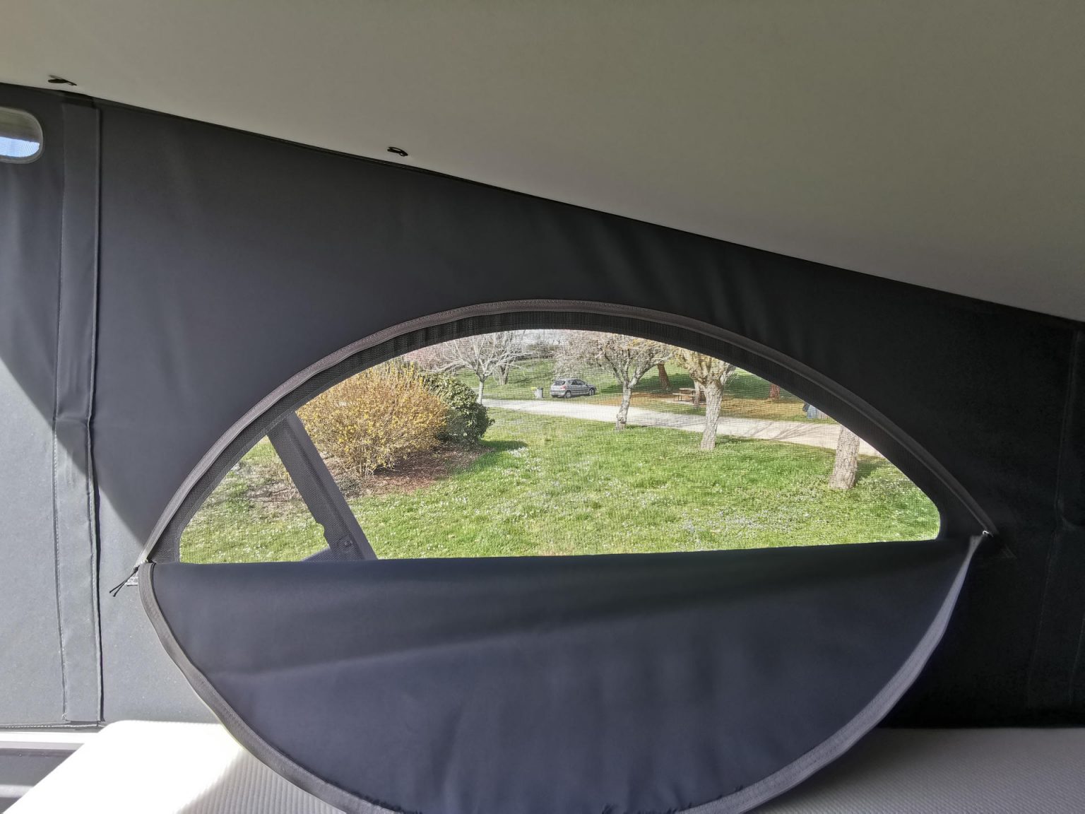 Volkswagen California T6.1 - Moustiquaire toit relevable