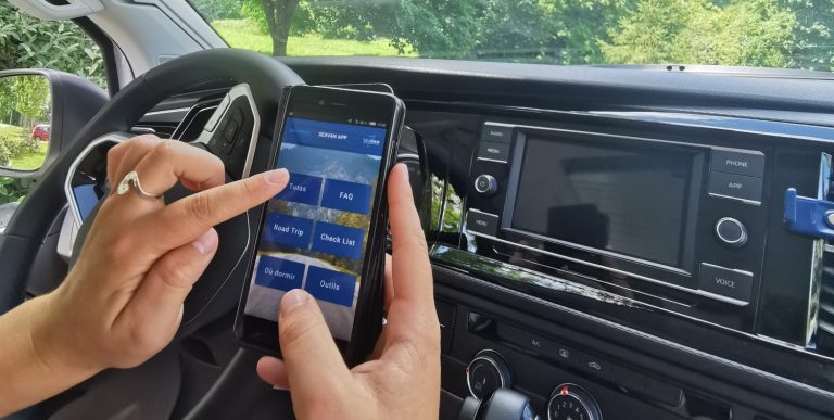 Les meilleures applications pour un road-trip réussi !